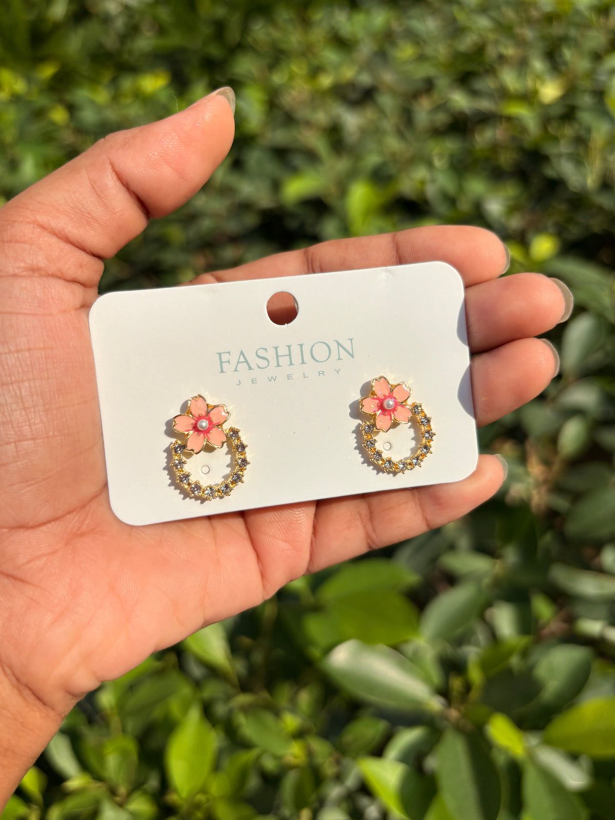 🌸 Rosé Crystal Bloom Earrings