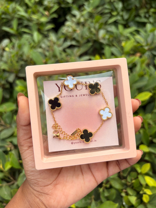 🖤🤍 Clover Charm Bracelet