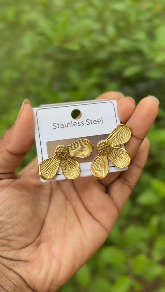 Golden Bloom Earrings 🌼✨