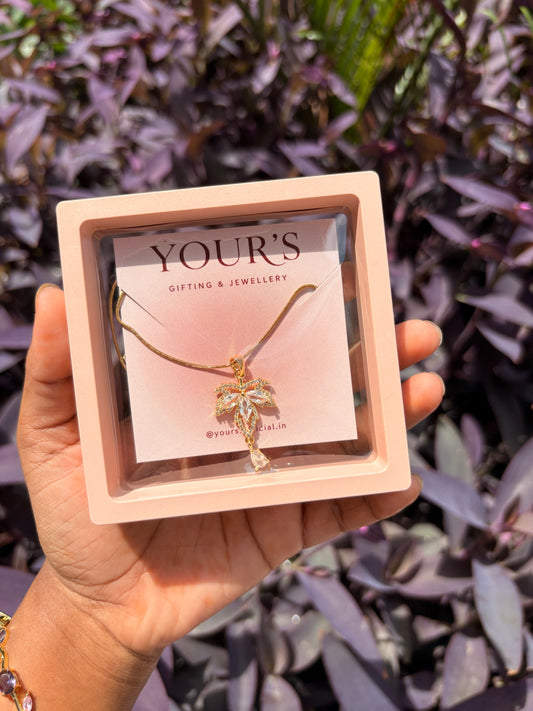 Aurielle Leaf Necklace ✨🍃