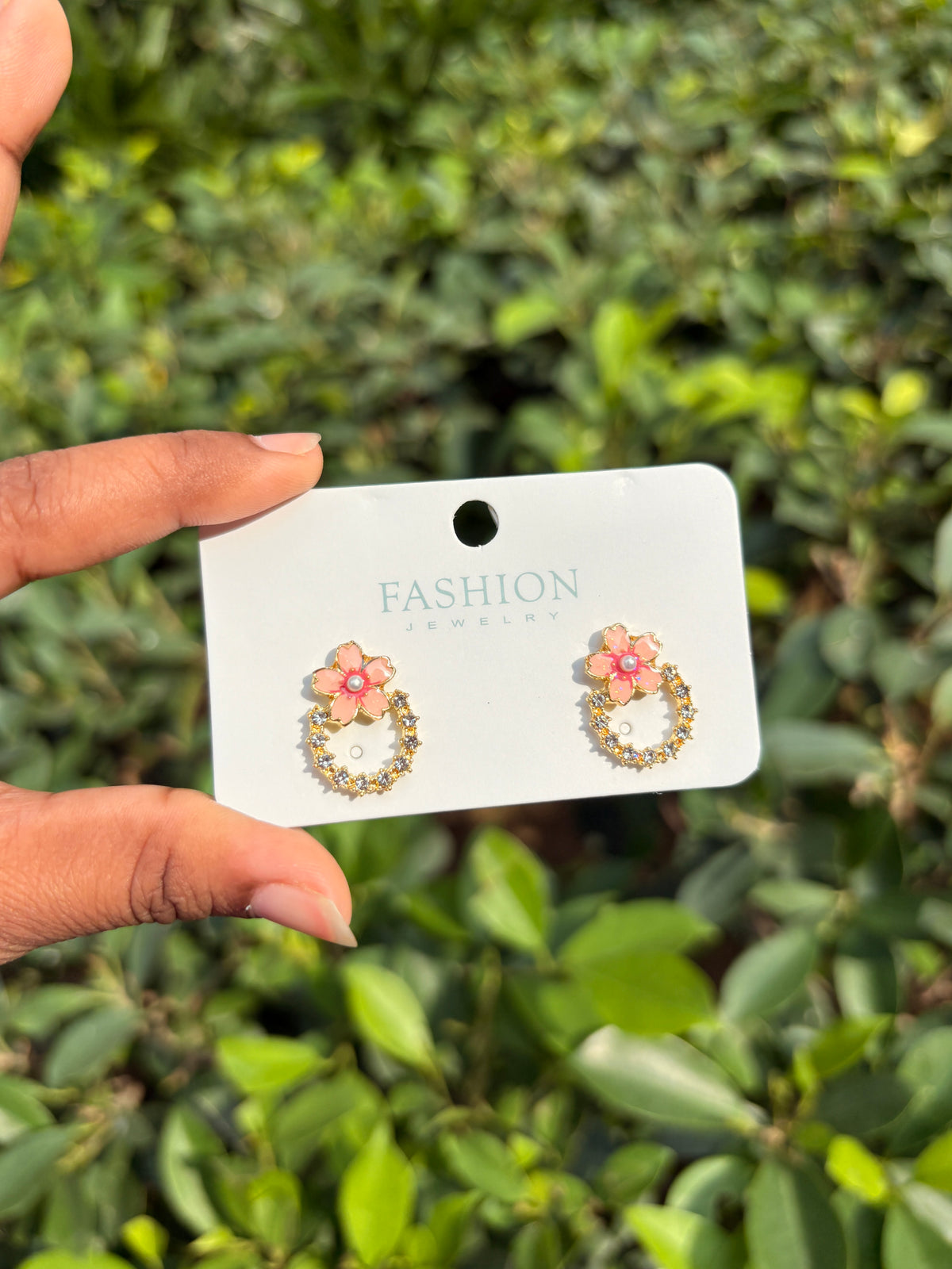 🌸 Rosé Crystal Bloom Earrings