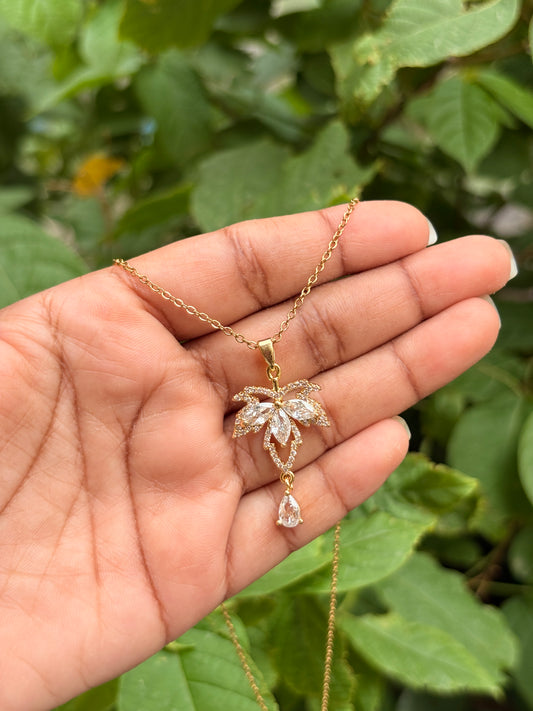 Aurielle Leaf Necklace ✨🍃