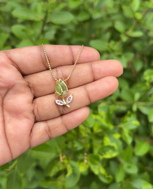 Pristine Bloom Necklace 🌿💚